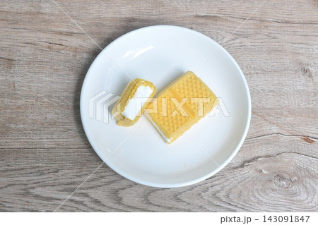 yellow wafer stuffed vanilla milk ice cream cutting arranging on white plate yellow wafer stuffed vanilla milk ice cream cutting arranging on white plate 143091847