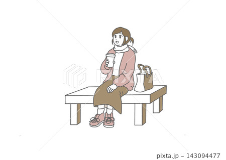 秋のお出かけ・休憩/ベンチに座って飲み物を飲む女性 143094477