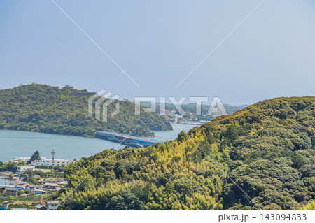 浜松市三ヶ日から見た街並みと奥浜名湖の風景(静岡県) 浜松市三ヶ日から見た街並みと奥浜名湖の風景(静岡県) 143094833