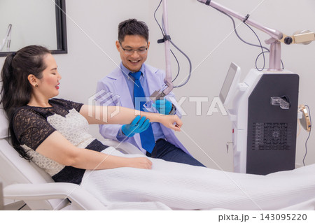 Laser Machine.Young woman receiving laser treatment.Skin Care. 143095220