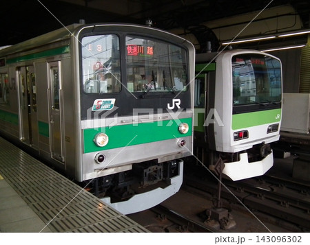 恵比寿で並ぶ 埼京線205系と山手線E231系 143096302