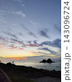 糸島市二見ヶ浦の夕暮れ 143096724