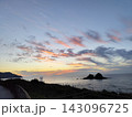 糸島市二見ヶ浦の夕暮れ 143096725