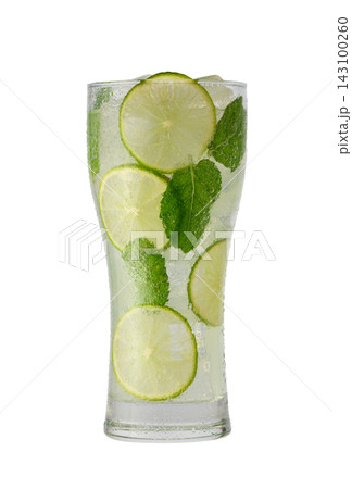 Tall glass of refreshing mojito cocktail with lime slices and fresh mint leaves 143100260