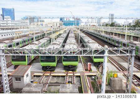 JR東日本東京総合車両ベースと都市風景 JR東日本東京総合車両ベースと都市風景 143100878