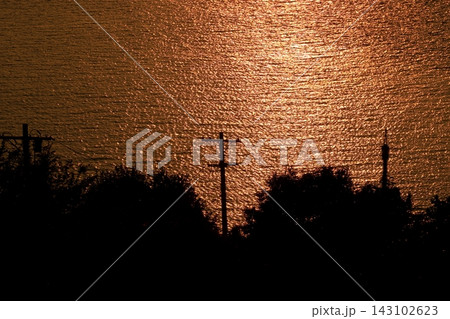 海が輝く 夕暮れ時の瀬戸内海 海が輝く 夕暮れ時の瀬戸内海 143102623