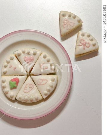 Freshly baked cookies with a golden-brown finish and chocolate chips. Perfectly crisp on the edges with a soft center, offering a delicious, comforting treat for any occasion. 143103603
