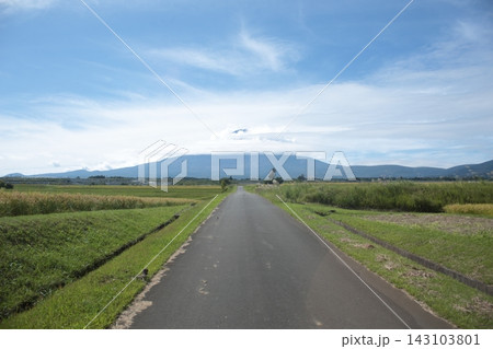 田園の真っ直ぐな道 田園の真っ直ぐな道 143103801