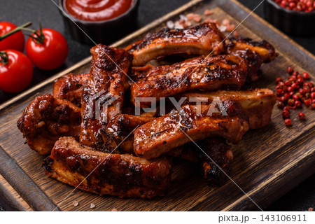 Grilled pork or beef ribs seasoned with salt and spices, served in sauce. Grilled ribs 143106911