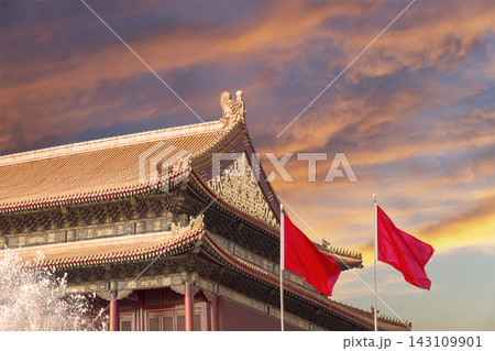 Tiananmen (or Gate of Heavenly Peace ) gate tower to the Forbidden City north of Tiananmen Square (against the sunset). Built in the 1600s in the Ming Dynasty.  Beijing, China 143109901