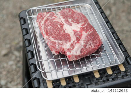 【中津川河川敷でステーキを焼く準備】 【中津川河川敷でステーキを焼く準備】 143112688