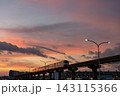 夕暮れの羽田モノレール 夕暮れの羽田モノレール 143115366