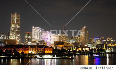 Colorful Ferris Wheel Lighting across Yokohama Harbor at Night Colorful Ferris Wheel Lighting across Yokohama Harbor at Night 143117887