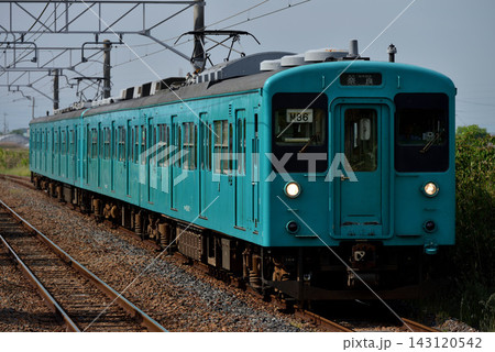 桜井線を走る105系普通電車4両 桜井線を走る105系普通電車4両 143120542