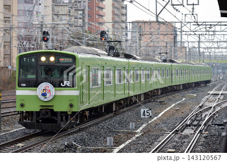 おおさか東線を走る201系普通電車6両 143120567