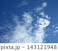 青空に浮かぶ雲 143121948