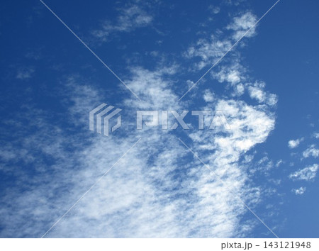 青空に浮かぶ雲 青空に浮かぶ雲 143121948