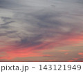 赤く染まる雲 143121949