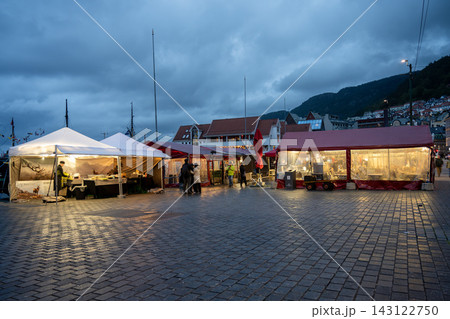 ベルゲン市街の夕景, ベルゲン, ノルウェー ベルゲン市街の夕景, ベルゲン, ノルウェー 143122750