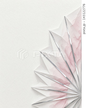 銀色の扇子の骨組みと桜色水彩が透ける折り紙風の白和紙 143122776
