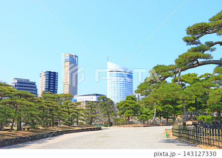 香川県高松市、玉藻公園とサンポート高松の風景 香川県高松市、玉藻公園とサンポート高松の風景 143127330