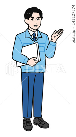 説明をする作業着姿の若い男性の全身イラスト 143127574
