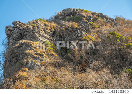 秋の氷ノ山 登山道にそびえ立つ巨岩「こしき岩」※作品コメント欄に撮影位置 143128360