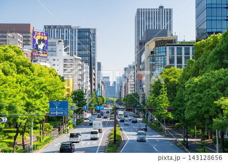 東京・港区の高層ビルが立ち並ぶオフィス街の都市風景 東京・港区の高層ビルが立ち並ぶオフィス街の都市風景 143128656
