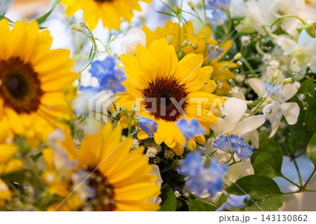 夏の花イメージのテーブル装花 夏の花イメージのテーブル装花 143130862