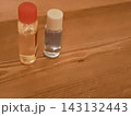 香水瓶と香水｜レトロでノスタルジックなヴィンテージイメージ 143132443