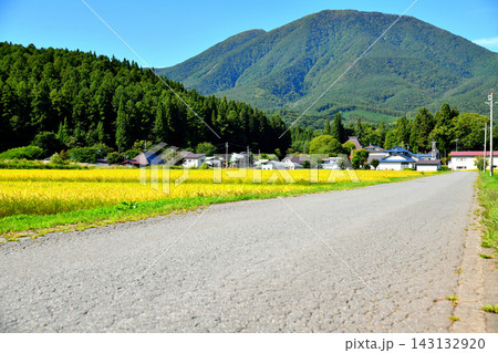 長野県信濃町大井より霊泉寺山／飯縄山(飯綱山)方面を望む(長野県信濃町)【2026.9】 143132920