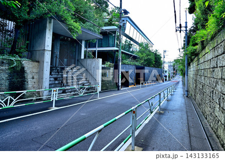 東京渋谷 早朝の南平台町から鉢山町にかけての閑静な高級住宅街 東京渋谷 早朝の南平台町から鉢山町にかけての閑静な高級住宅街 143133165