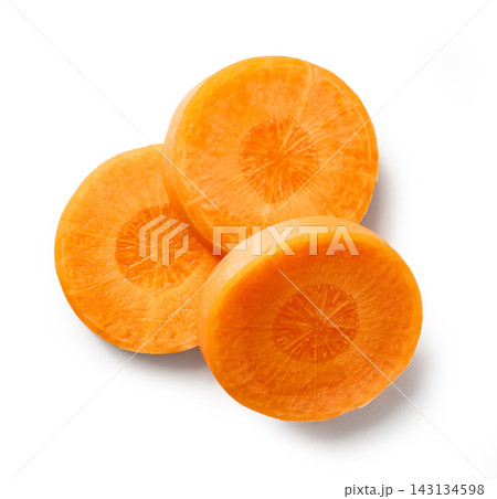 carrot slices isolated on white background 143134598