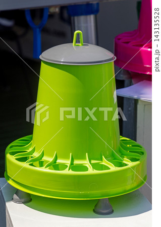 Bunker Poultry Feeder 143135528
