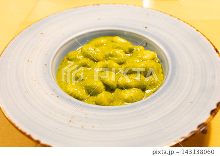 ジェノバで食べる美味しいジェノベーゼソースのニョッキ ジェノバで食べる美味しいジェノベーゼソースのニョッキ 143138060