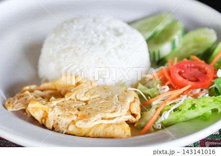 omelette, omelet or  fried egg and rice or Thai omelet with rice and vegetable 143141016