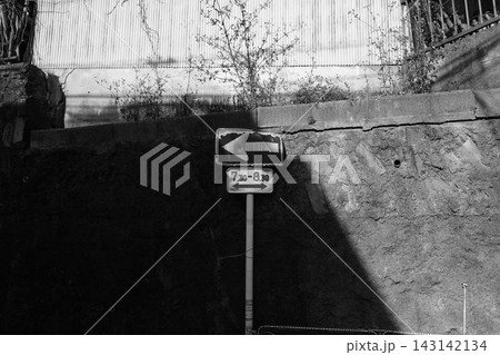 古い道路標識 古い道路標識 143142134