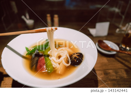 京都のお寺での紅葉の写真 143142441