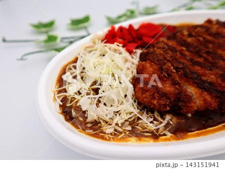 カツカレーのクローズアップ 143151941