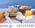サントリーニ島での朝食 143152440