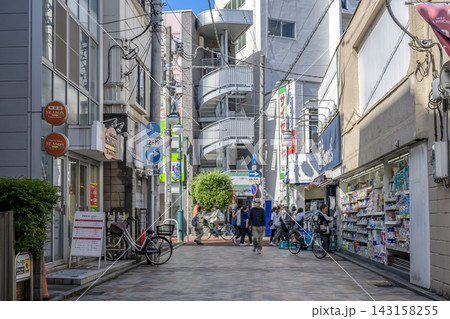 神奈川県川崎市 元住吉駅東口のモトスミ・オズ通り 神奈川県川崎市 元住吉駅東口のモトスミ・オズ通り 143158255