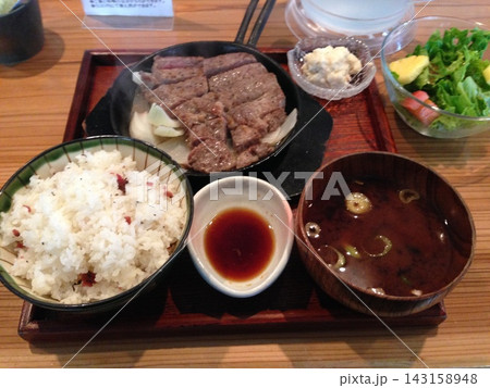 おいしい豚ステーキ定食 おいしい豚ステーキ定食 143158948