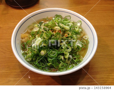 とても美味しいごぼう天うどん 143158964