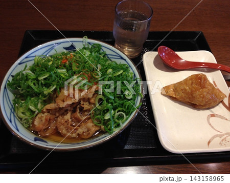 美味しい肉うどんといなり寿司 美味しい肉うどんといなり寿司 143158965
