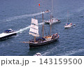 艦船見学クルーズから帰るサザンスワン 143159500