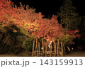 ライトアップされ赤やオレンジ色が鮮やかな筑波山の紅葉 143159913