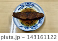 和皿に盛り付けられたタレが染み込むカンパチの煮付け 143161122