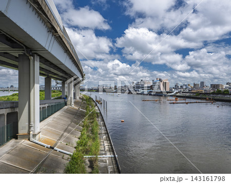 夏の船堀橋の風景　都道50号線　東京都江戸川区船堀 143161798