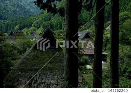 京都・美山町のかやぶきの里 京都・美山町のかやぶきの里 143162269