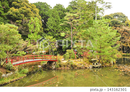大原野大神(京都市西京区)鯉沢の池朱塗り 大原野大神(京都市西京区)鯉沢の池朱塗り 143162301